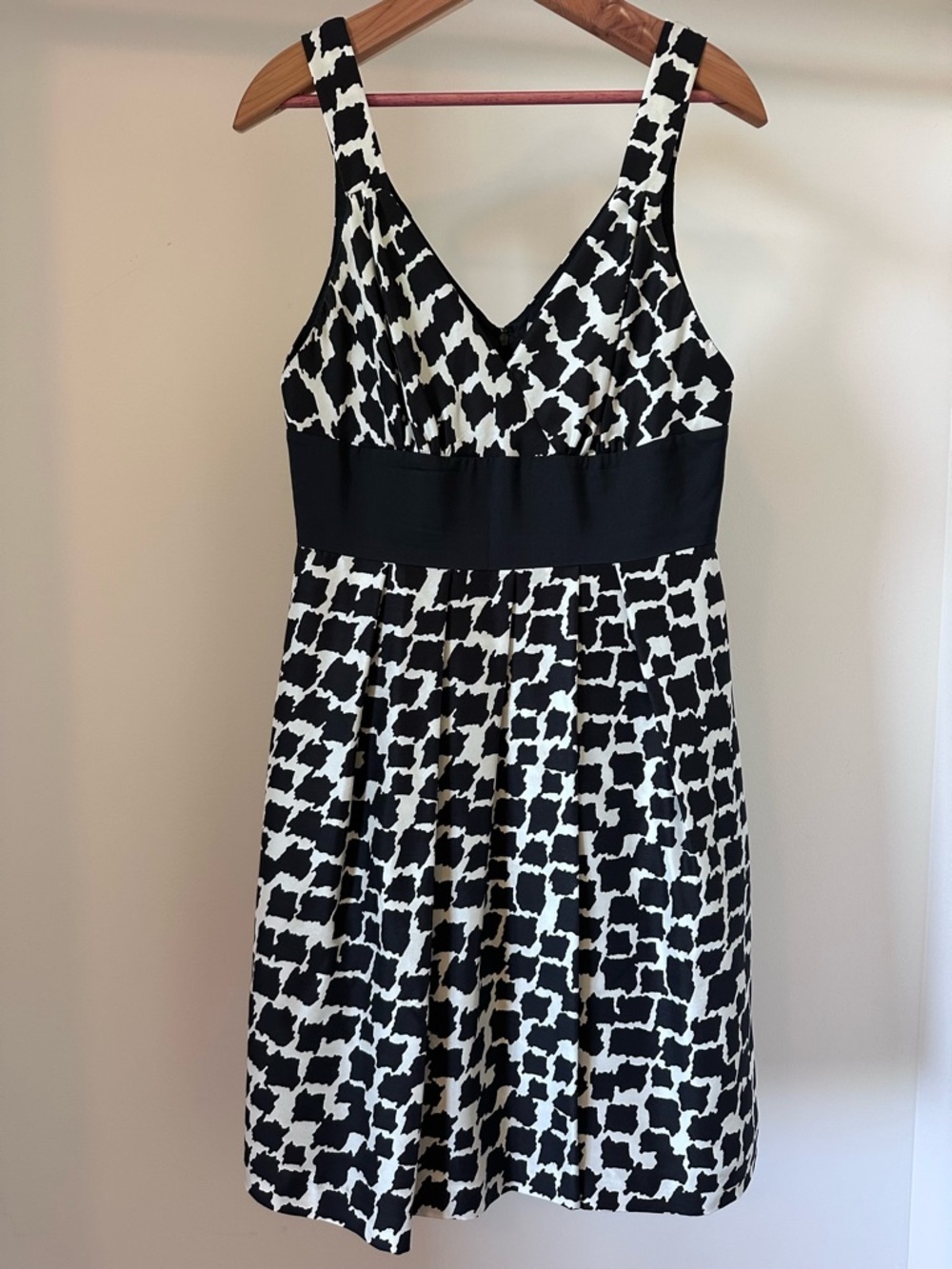 White House Black Market Empire Surplice Mod Houndstooth 100%‎ Silk Dress